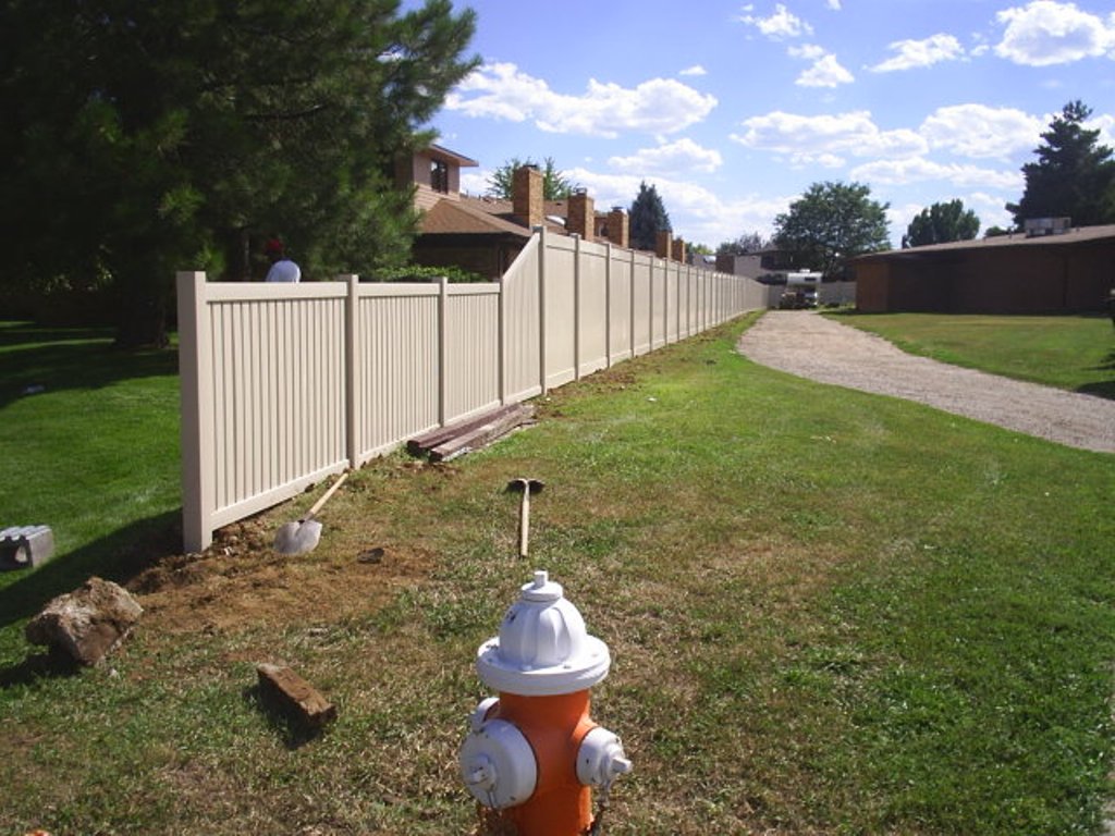 vinyl fencing installation